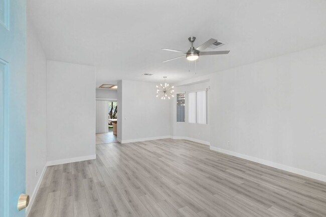 Foto del edificio - VERY CUTE 2 BEDROOM, SINGLE STORY HOME IN "GREEN VALLEY RANCH!!"