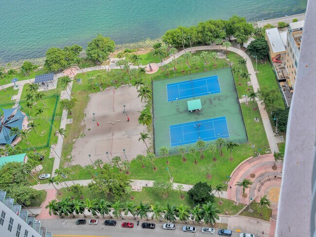 Foto del edificio - 1750 N Bayshore Dr