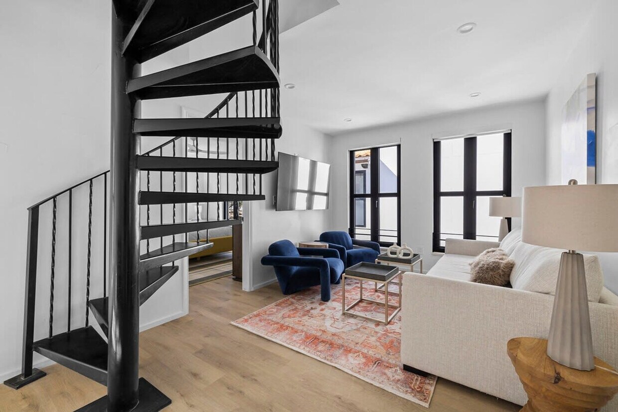 Foto principal - 2701 Bumble Bee Dr