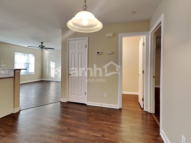 Foto del edificio - 4812 Oak Haven Pl