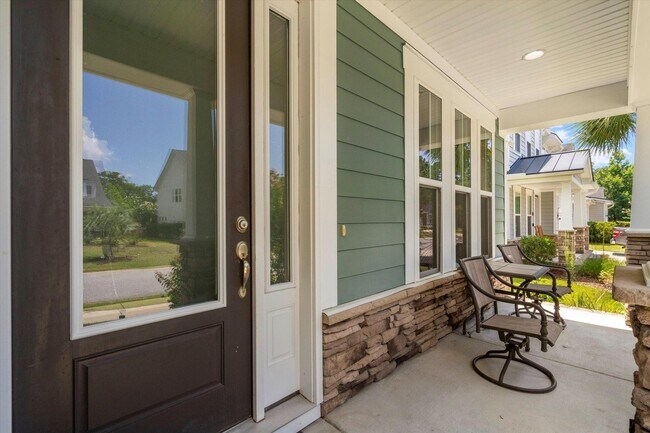 Building Photo - Beautiful 4-Bedroom Home with Fenced Yard ...