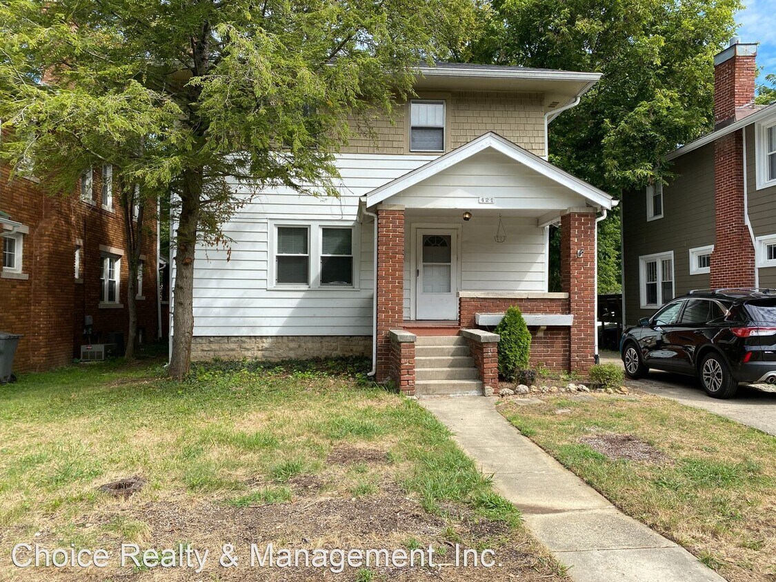 Foto principal - 3 br, 1 bath House - 421 E. 1st St.