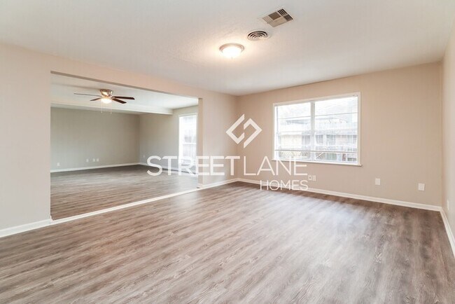 Building Photo - Charming 3 Bedroom in Houston!