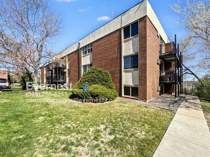 Primary Photo - 2-Bedroom, 1-Bathroom Apartment in a Conve...