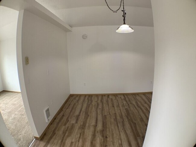 Foto del edificio - 5235-5237 Springcrest Drive S