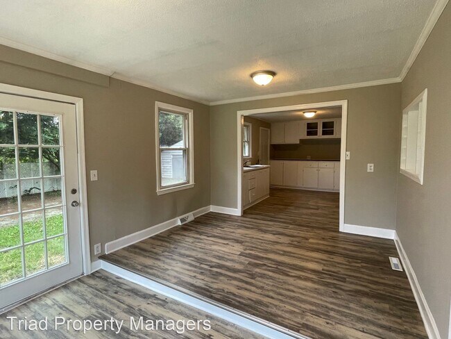 Building Photo - 1 br, 1 bath House - 210 S. Chimney Rock Rd.