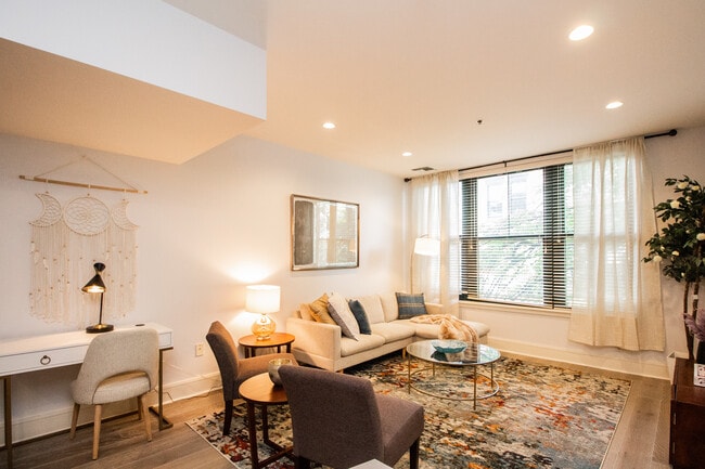 Foto del edificio - 1387 Washington St