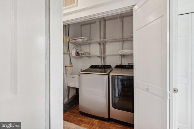 Photo - 1854 3rd St NW House