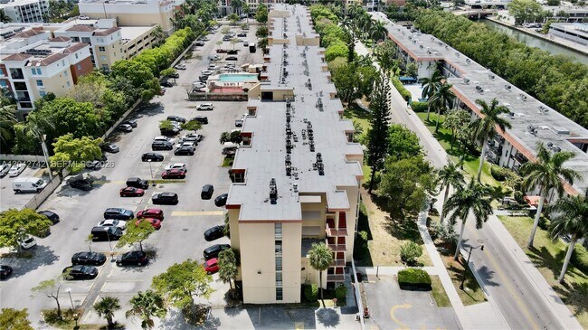 Foto del edificio - 200 172nd St
