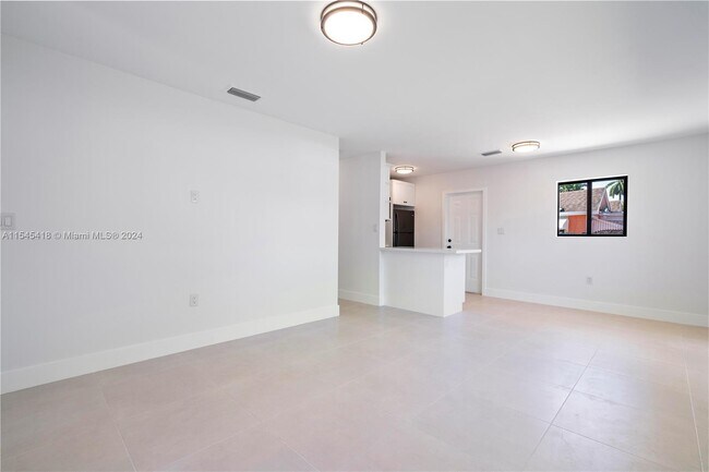 Building Photo - 490 NE 141st St