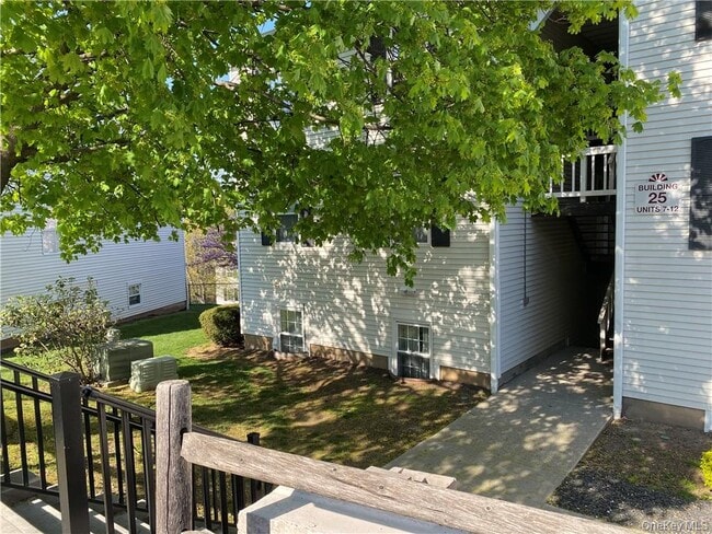 Foto del edificio - 25 Lexington Hills Rd