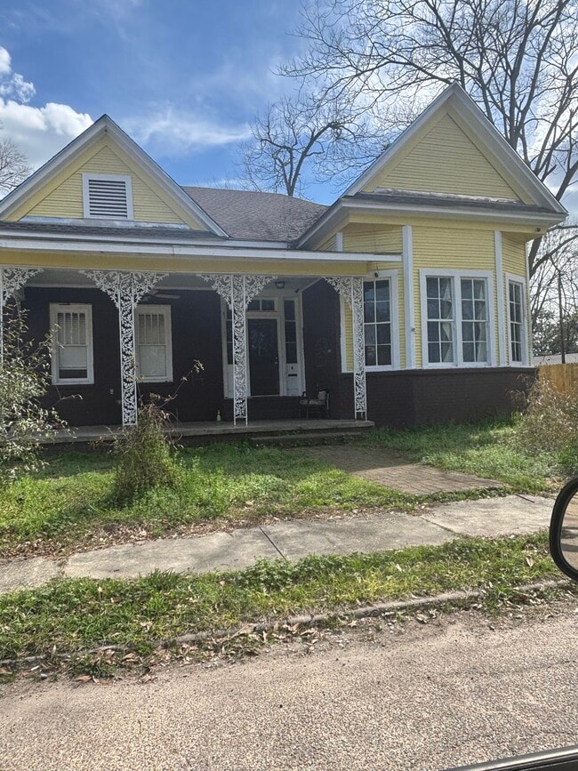 Photo - 201 E 3rd St House