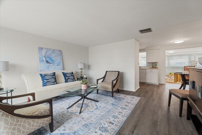 Foto del edificio - Beautifully Renovated 2BR/2BA Villa with C...