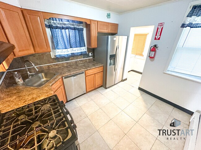 Foto del edificio - 3 bedroom townhome in Olney-Oak Lane Phila...