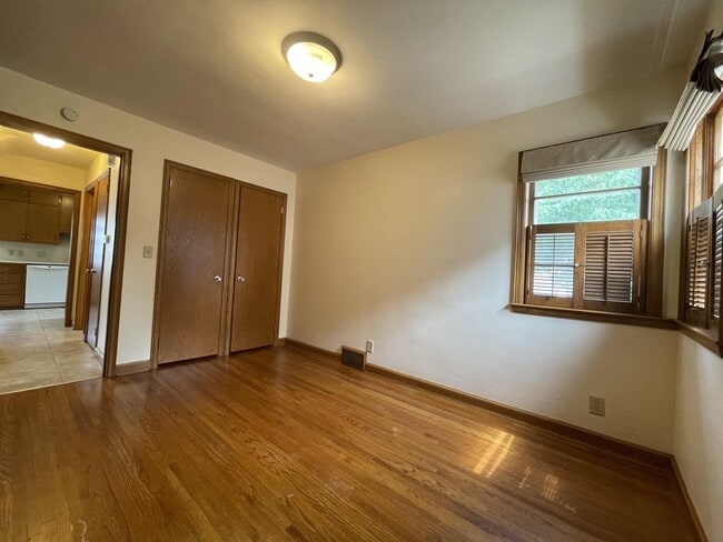 Building Photo - 317 15th Ave N