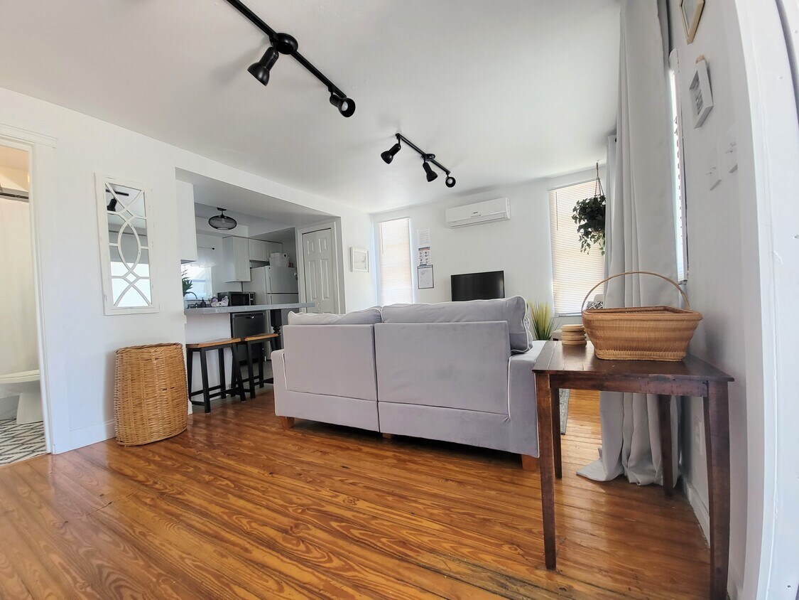 Foto principal - 611 9th Ave N