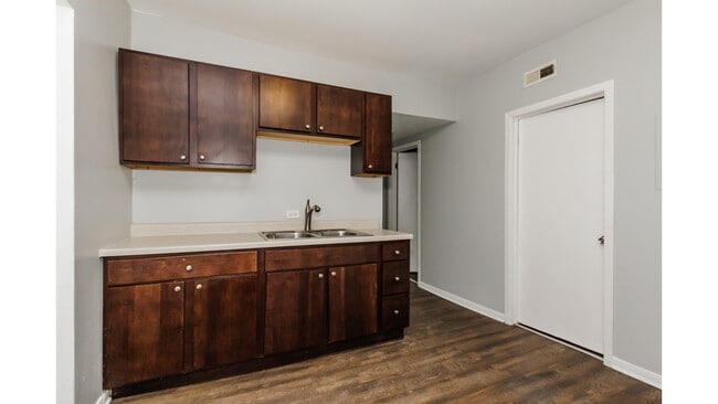 Building Photo - 4504 W Fullerton Ave