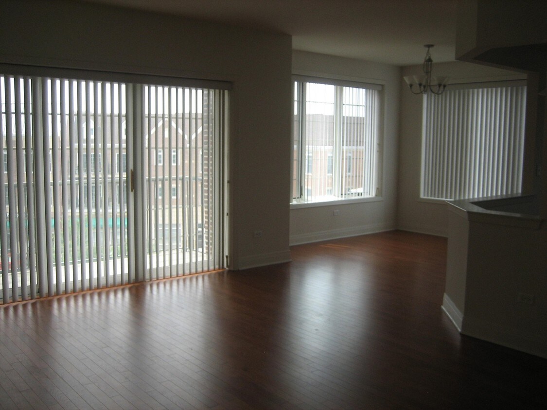Primary Photo - 100 S Emerson St