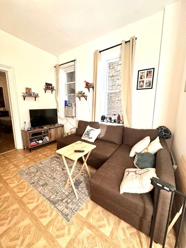 Foto principal - 1325 W 18th St