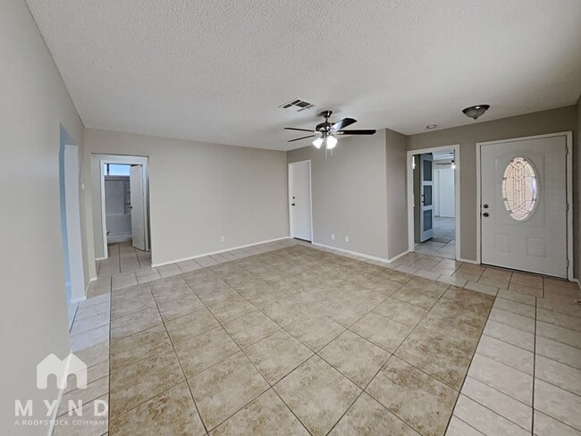 Foto del edificio - 1368 S Christy Ln