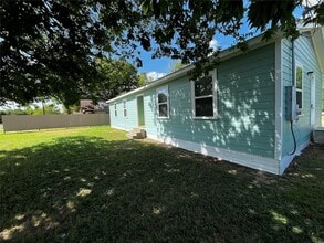 Building Photo - 1502 Daffan Ave