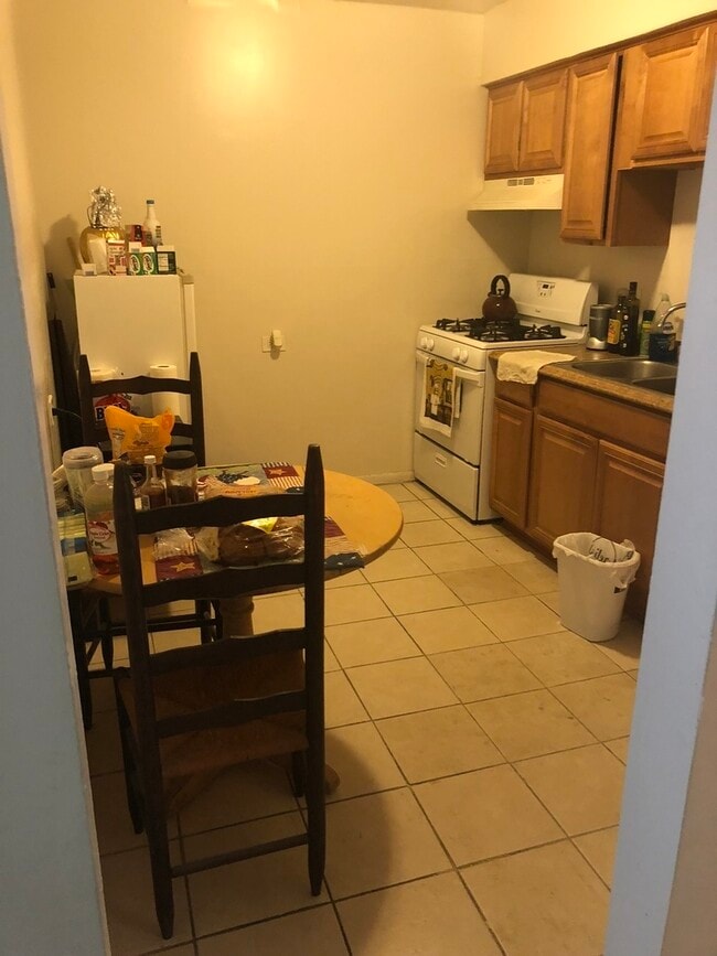 Foto del edificio - 2411 W Fargo Ave