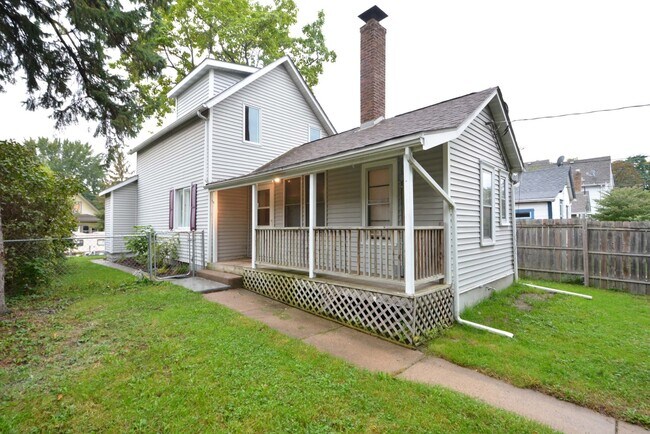 Foto del edificio - 3 Bed 1.5 Bath Single Family Home in St. Pau