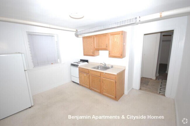 Building Photo - 1559 Beacon St