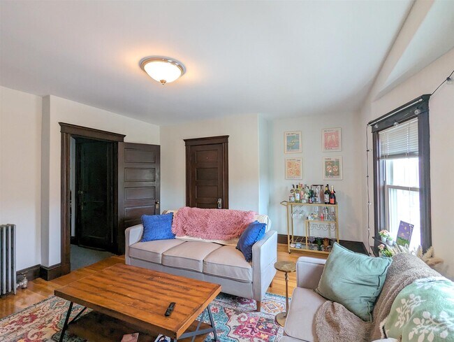 Foto del edificio - 92 Powder House Blvd