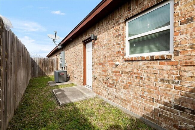 Foto del edificio - 3809 Valeria St