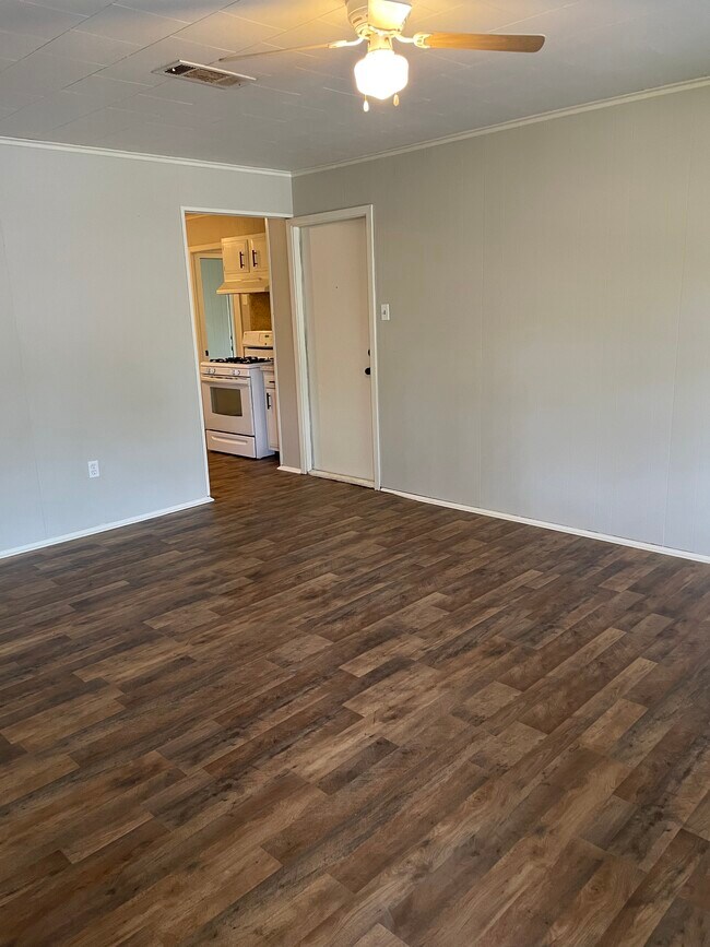 Building Photo - 470 Lula Ln