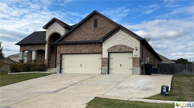Building Photo - 6201 Morganite Ln