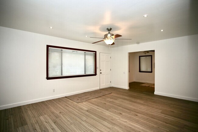 Foto del edificio - 3Br 2ba with Family room, Room for RV, Boat!