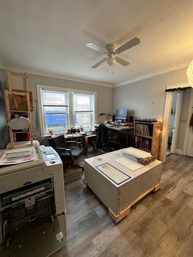 Foto del edificio - 3084 N Elston Ave