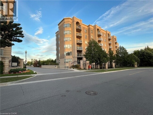 Building Photo - 2085 Amherst Heights Dr