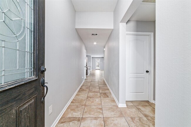 Foto del edificio - 6718 Madison Heights Ct