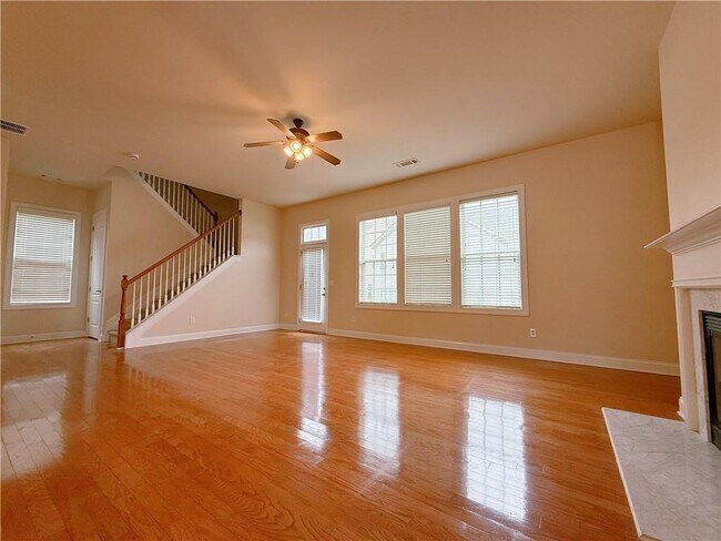 Foto del edificio - 2221 Atkinson Park Dr