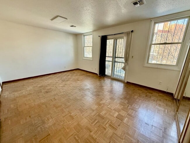 Building Photo - 539 Fox St