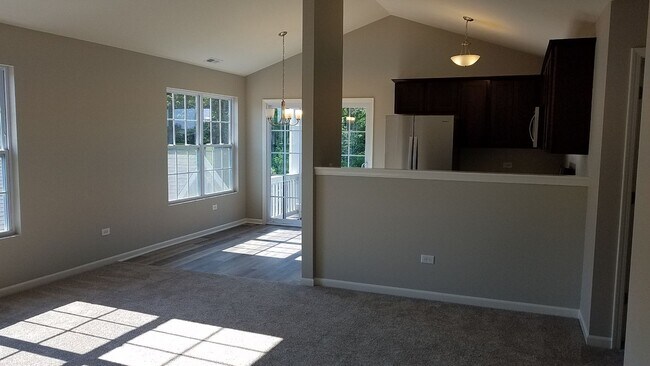 Foto del edificio - Emery Oak-2Br/2Ba Rental Home-Second Floor