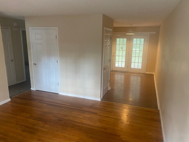Foto del edificio - 3113 Erskine Dr