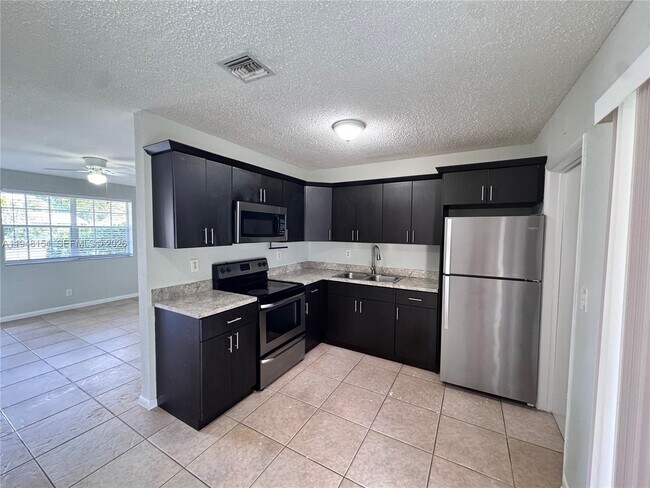 Foto del edificio - 1951 SW 67th Terrace