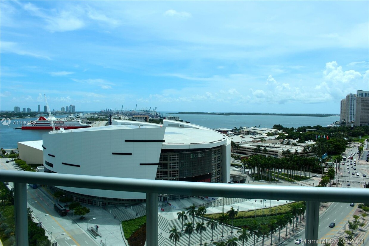 Foto principal - 888 Biscayne Blvd