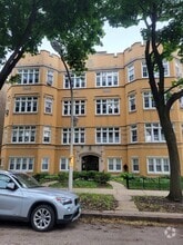 Building Photo - 7523 N Claremont Ave