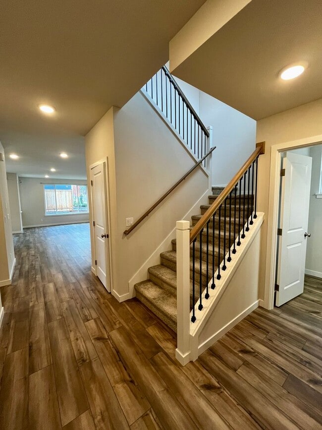 Building Photo - New Poulsbo Home, Close to Town