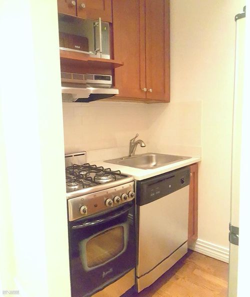 Building Photo - 338 E 83rd St