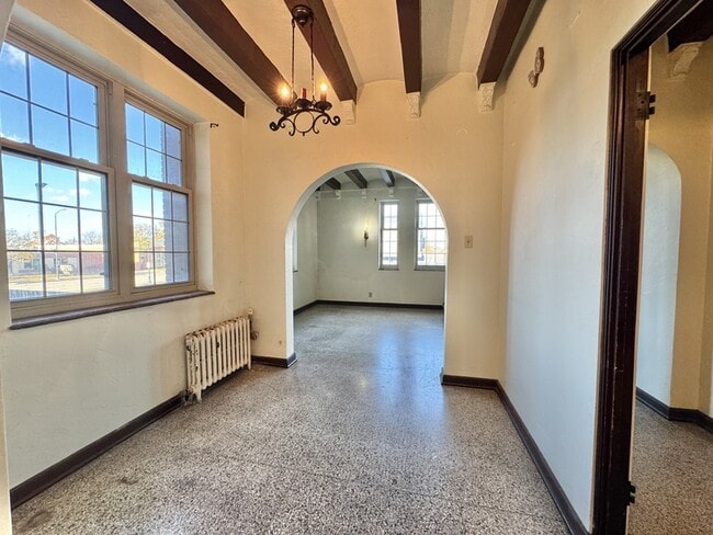Building Photo - 425 S Monroe Ave