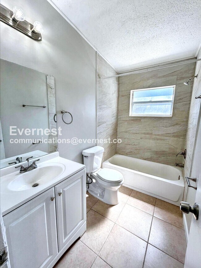 Foto del edificio - 1308 Melrose Ave S