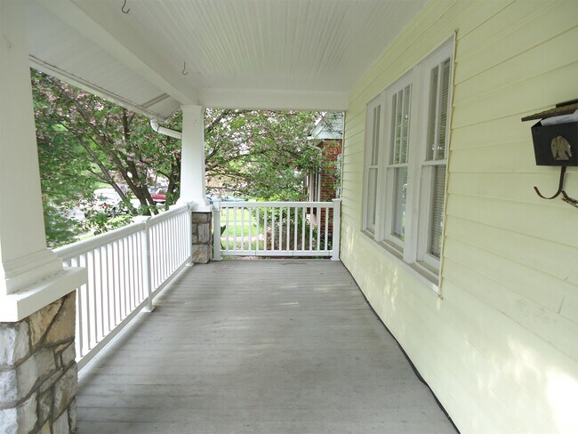 Building Photo - 1442 Greystone Terrace