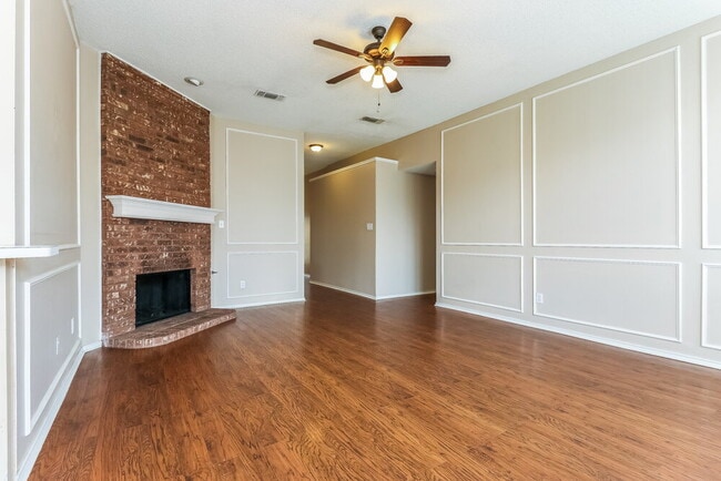 Foto del edificio - 7728 Blossom Dr