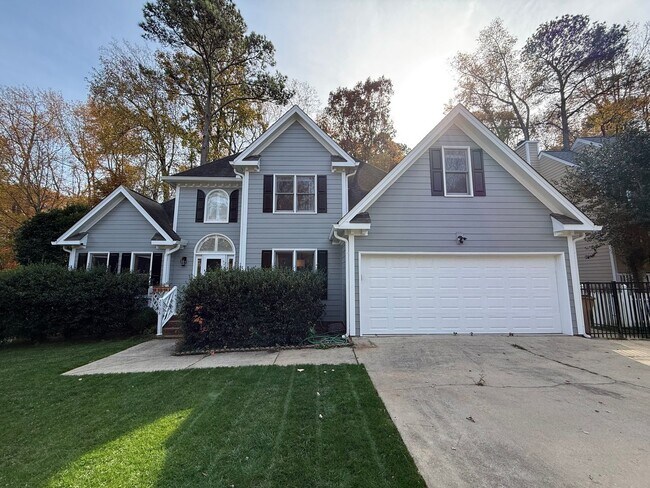 Foto del edificio - Luxurious 4BD, 3.5BA North Raleigh Home with a Heated Four Seasons Room, Large Bonus Space, and F...
